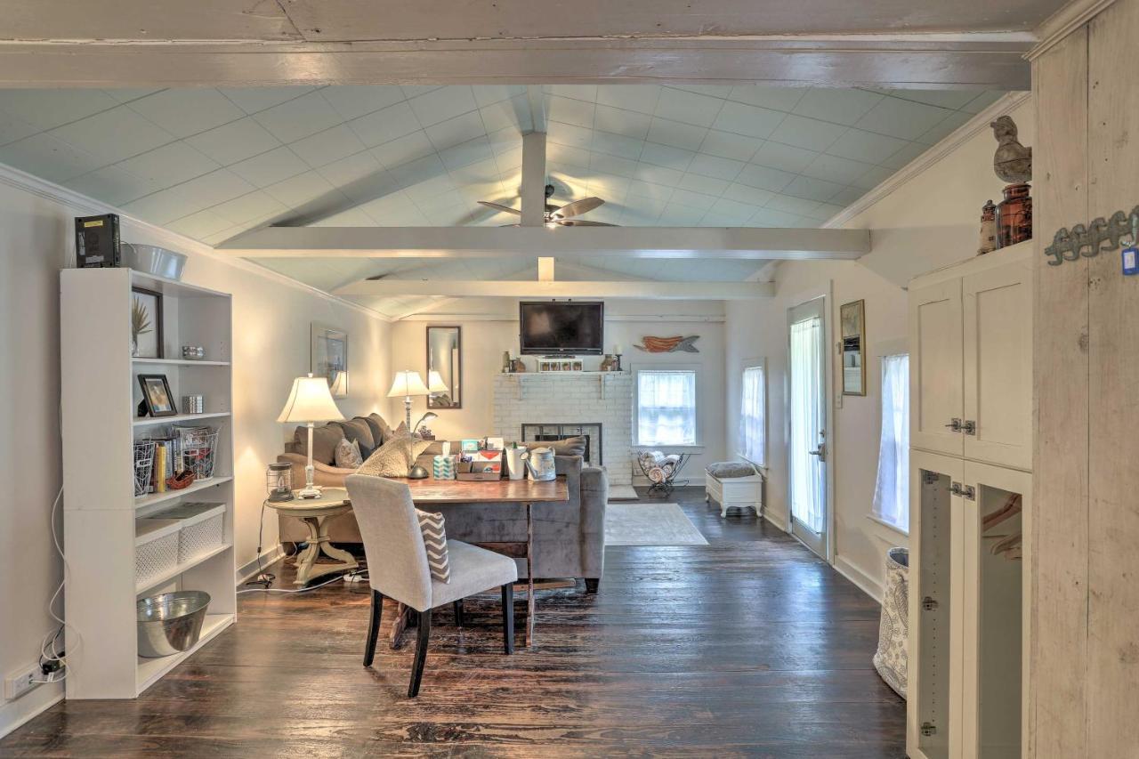 Coastal, Walkable Home In Historic Southport! Luaran gambar