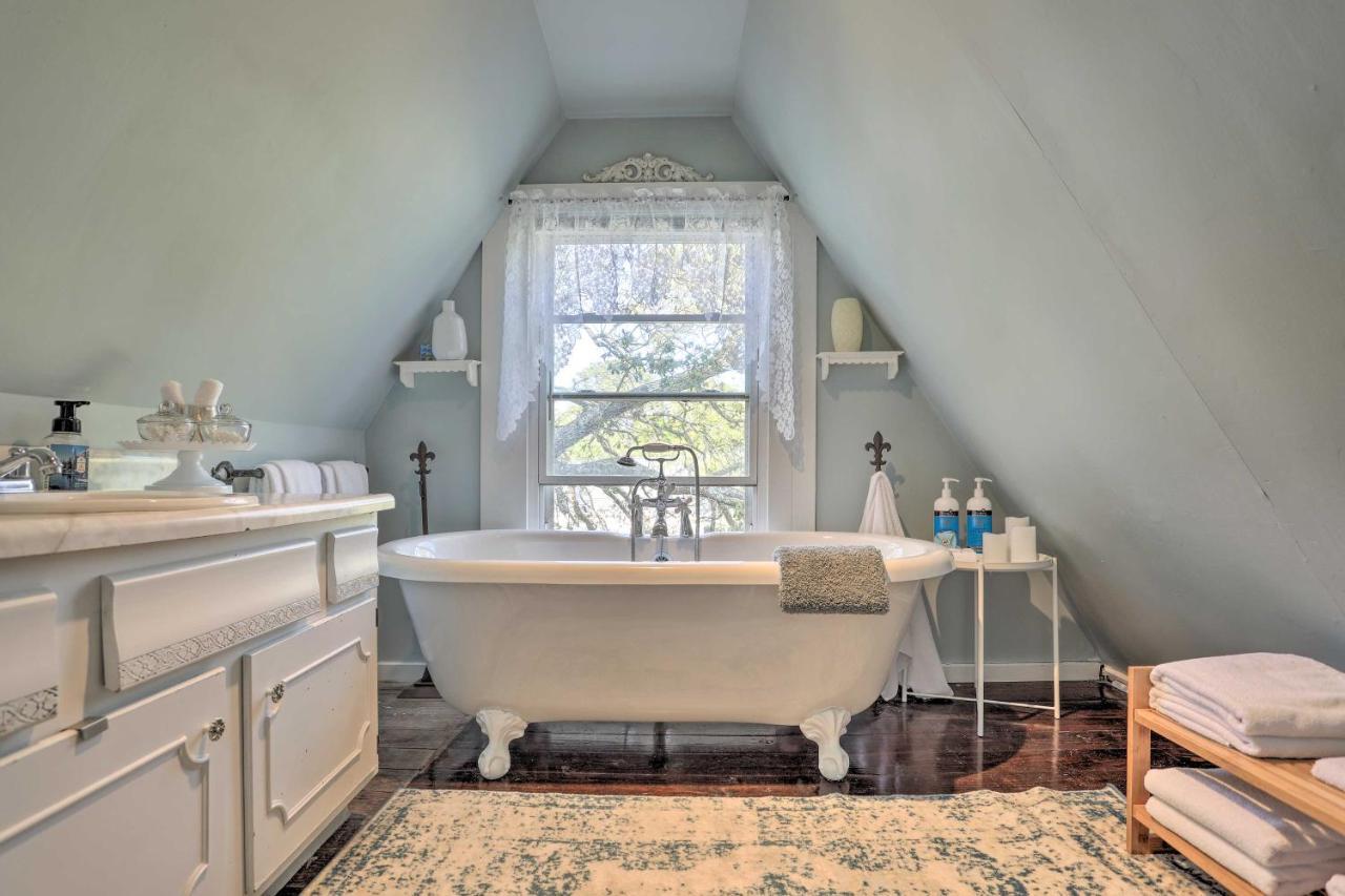 Coastal, Walkable Home In Historic Southport! Luaran gambar