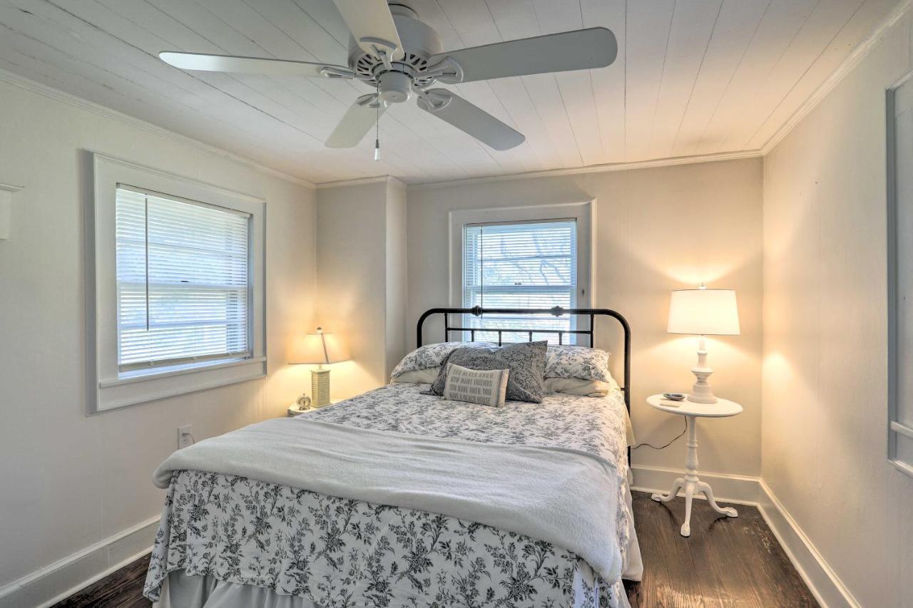 Coastal, Walkable Home In Historic Southport! Luaran gambar